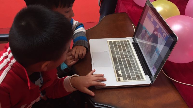 小朋友来陪伴艳蕊